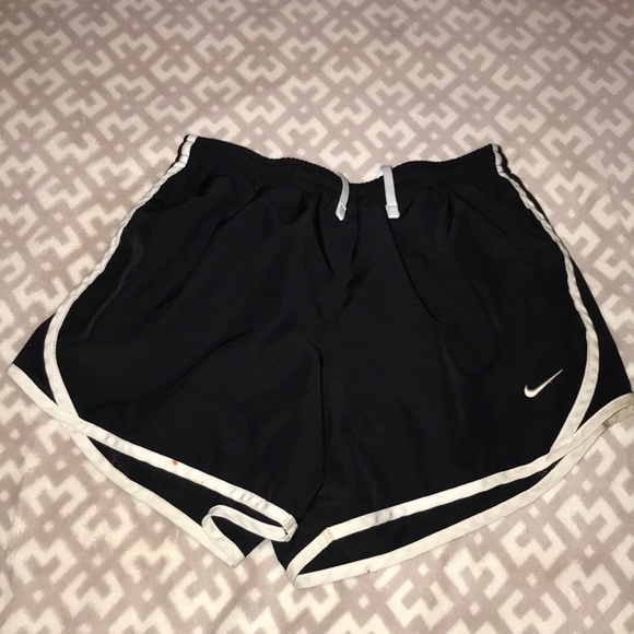 Black and white nike shorts - Picture 1 of 1